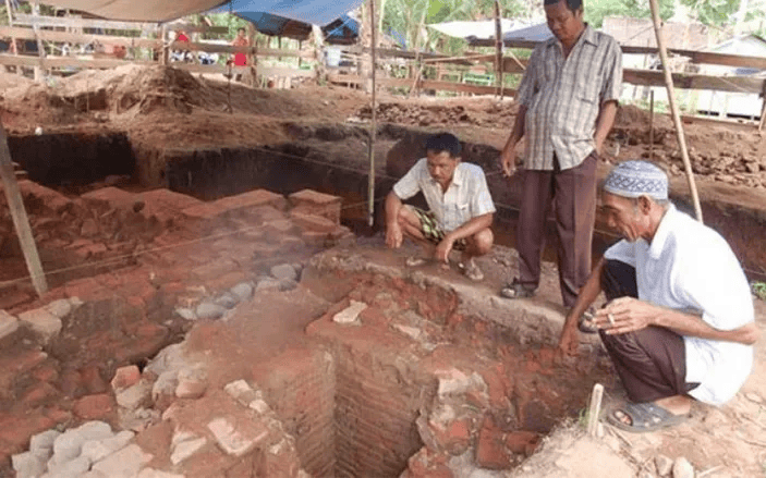 Candi Negeri Baru: Jejak Peninggalan Majapahit di Kalimantan Barat