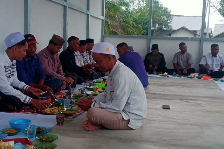 Kegiatan Keagamaan dan Kebudayaan di Desa Negeri Baru: Tasyakuran Penempatan Sarana dan Prasarana Lapangan Voli